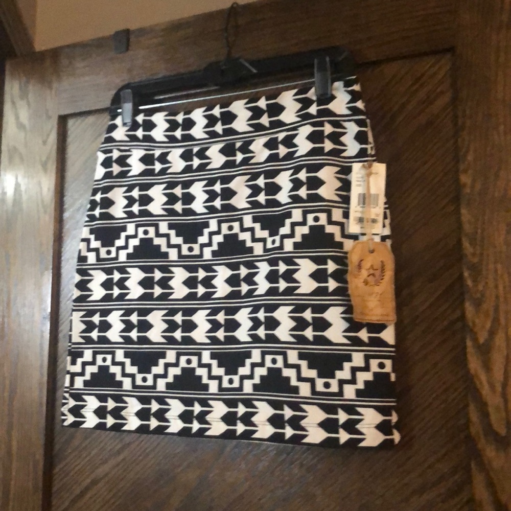Super cute tribal mini skirt! B&W
